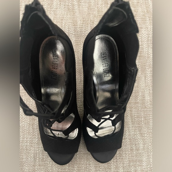 Jennifer Lopez Black Suede Heels - Picture 5 of 9